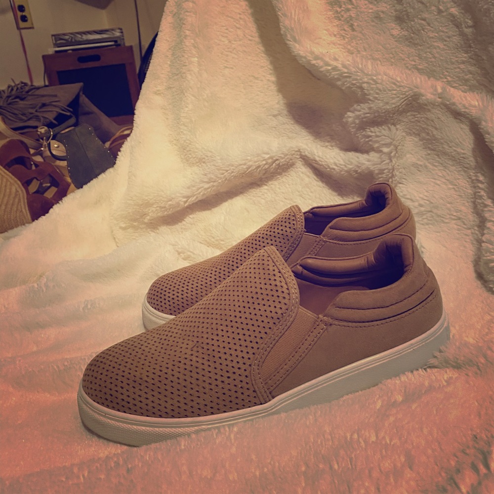 Size 7 Steve Madden slip on sneakers